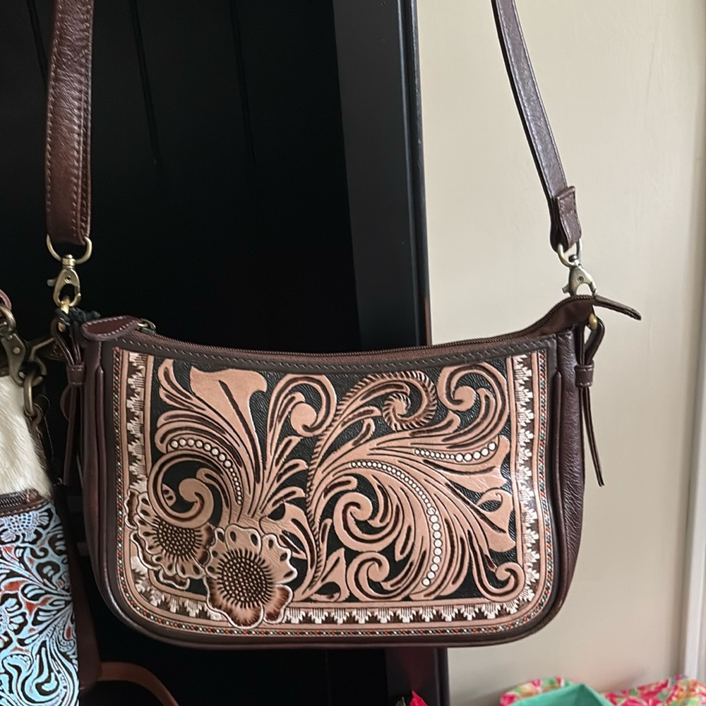 The perfect purse size color made very well